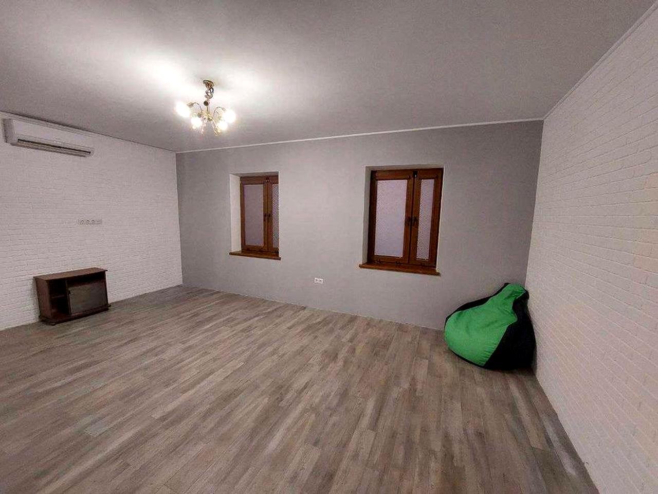 Продам свой дом 110кв.м ( В удобном р-не, гараж с ямой, огород, охрана )