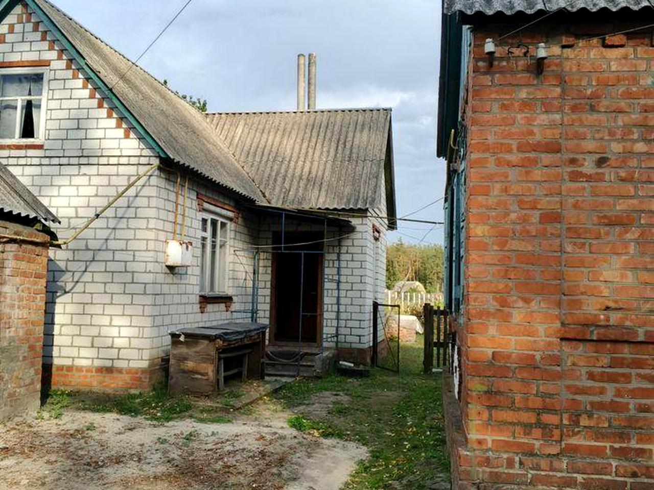 Продаю 2 уютных жилых дома на участке 20 соток г.Мерефа в сосновом бор