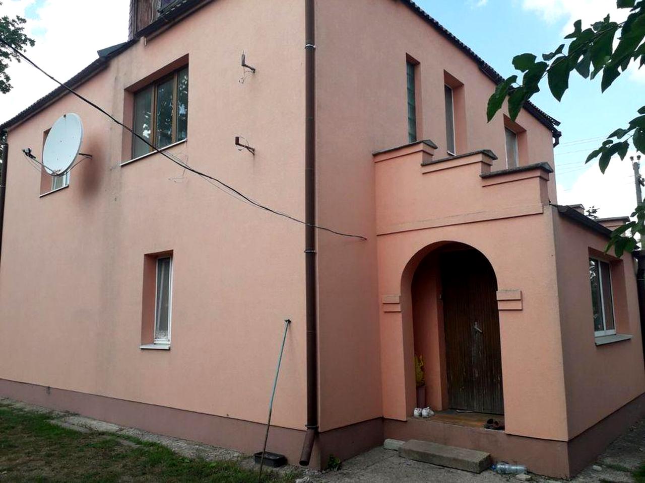 Продається просторий будинок у місті Хорол