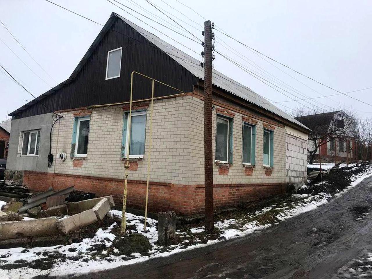Продам дім. З недоробленим ремонтом