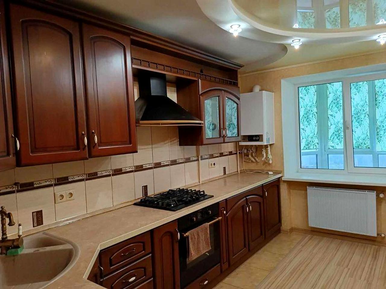 Продам 3 ком.кв. 83 м.кв. с автономным отоплением по Бериславскому ш.