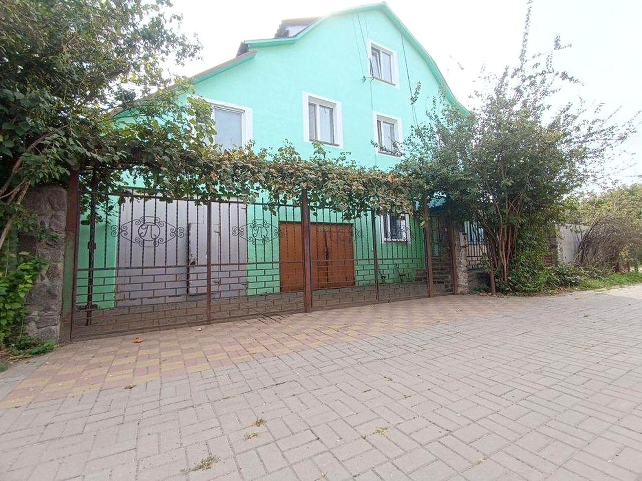 Продам  двоповерховий будинок