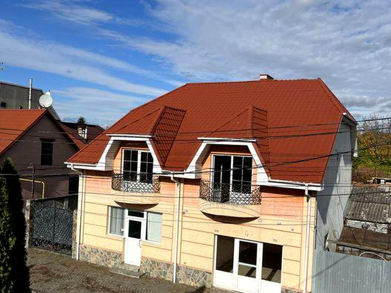 Новобудова 190 м2 Центр Берегово