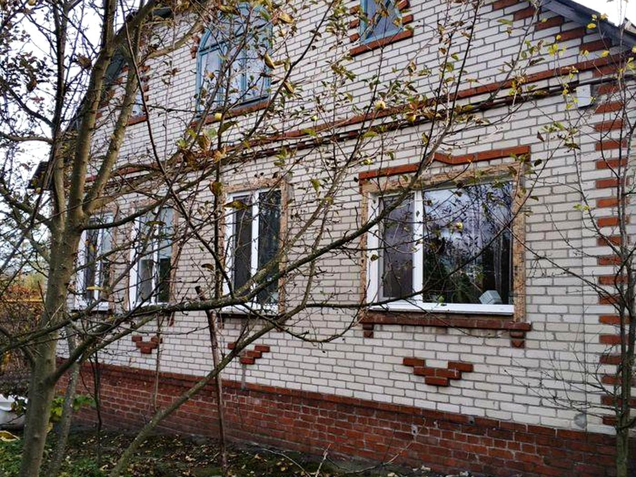 Продаю очень добротный дом в живописном р-не г Мерефа