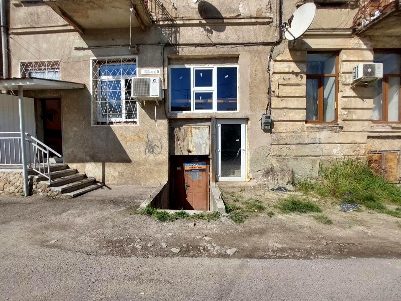 Підвалля вул., 5