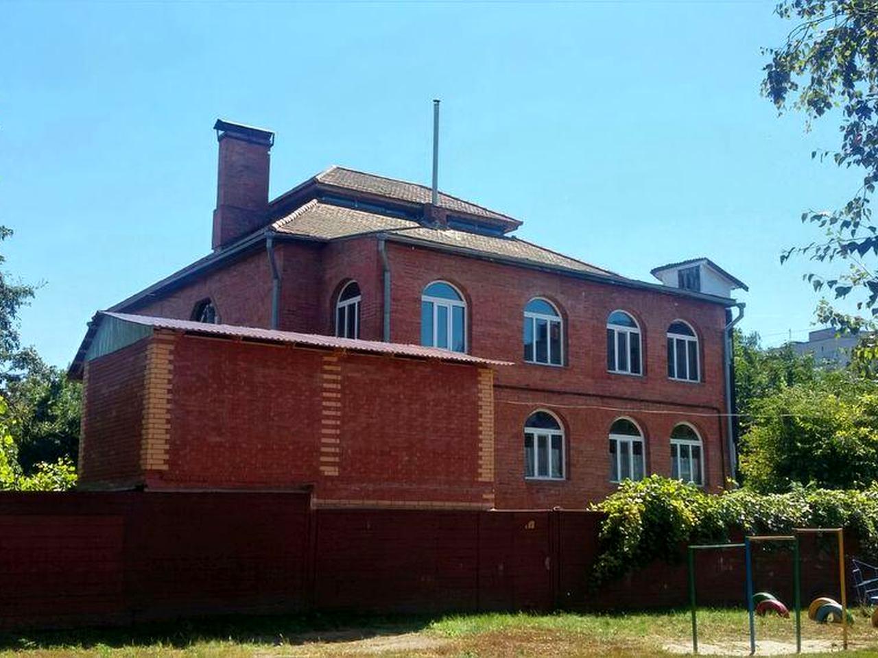 Продаж триповерхового будинку з гаражем 441,2 м²