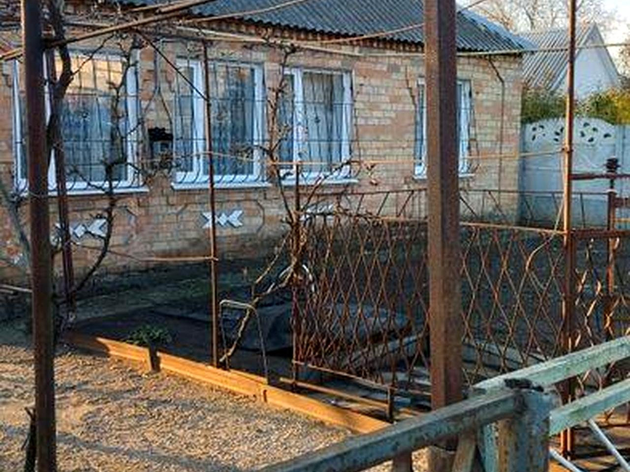 Добротний просторий будинок