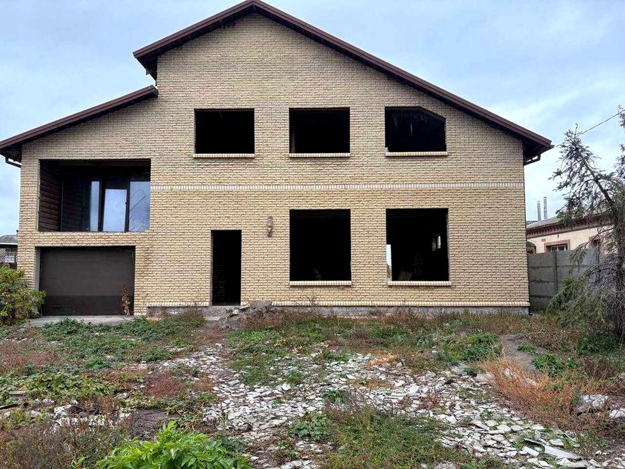 Продам капітальний будинок 450м.кв (недобуд), ділянка 19 соток