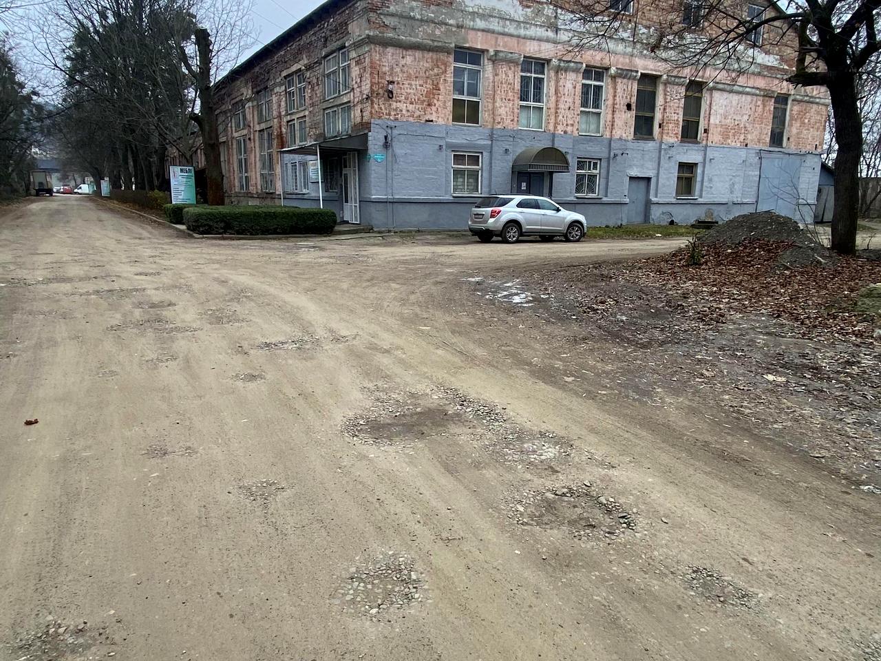 Донбасівська вул., 1-Ф
