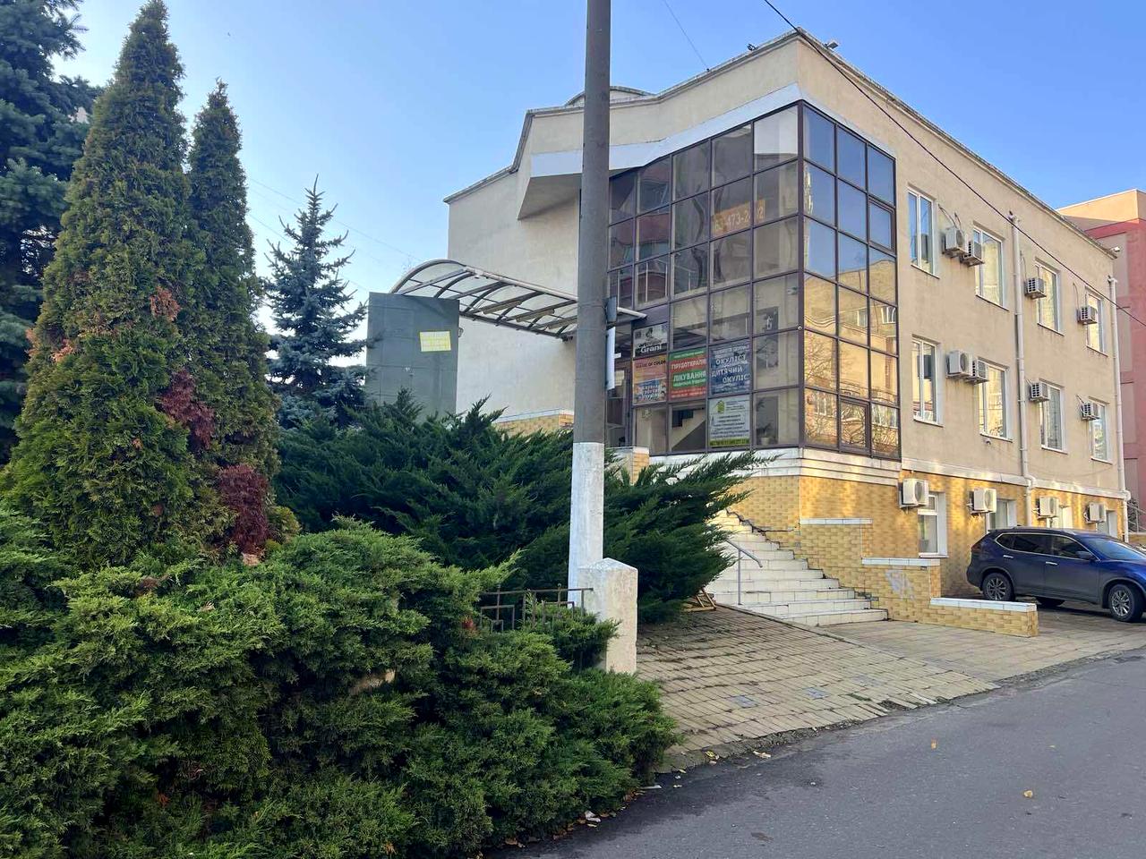 Захисників України вул. (1-го Травня), 1-А