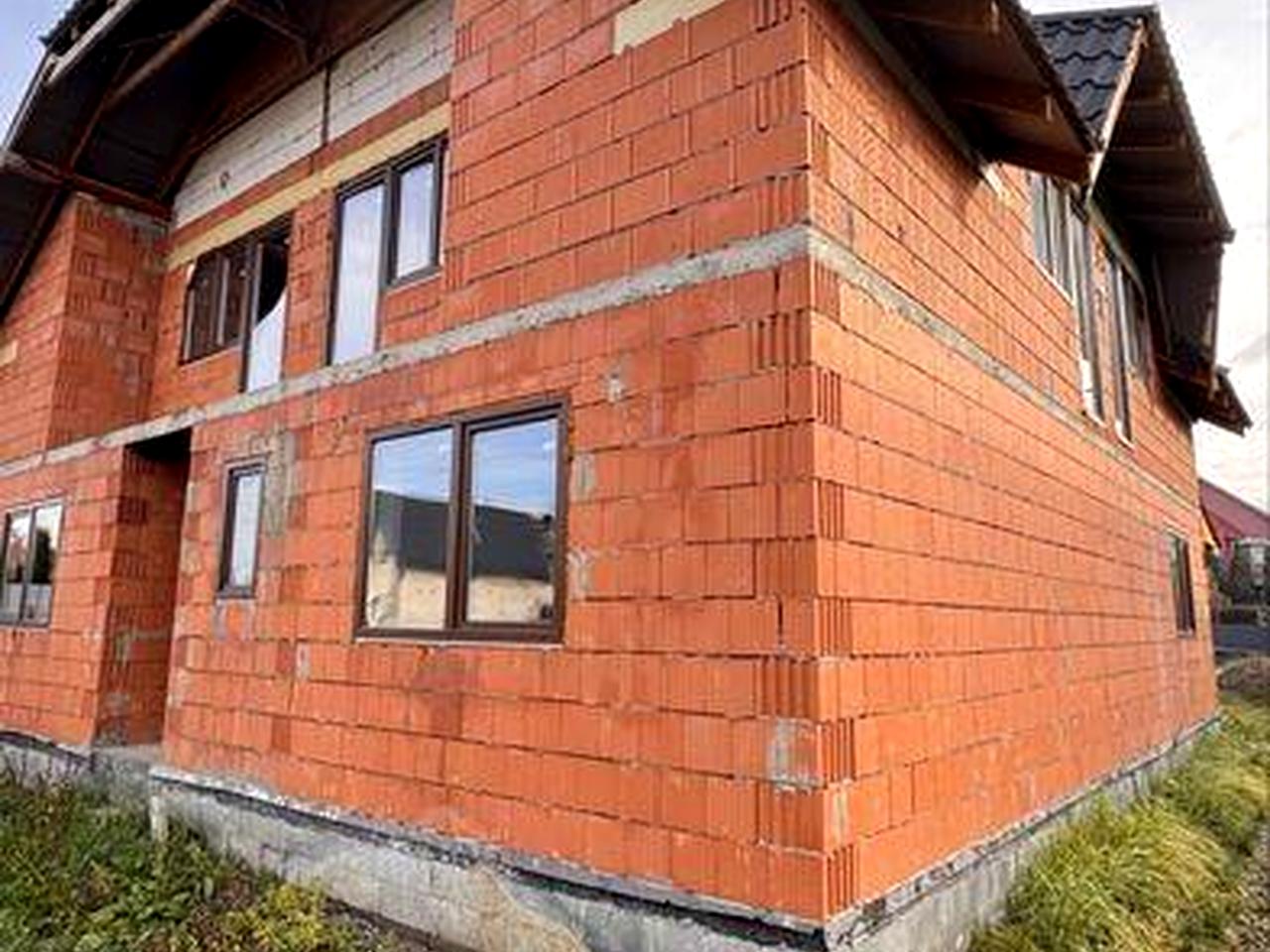 Продаж будинку з прибудовою