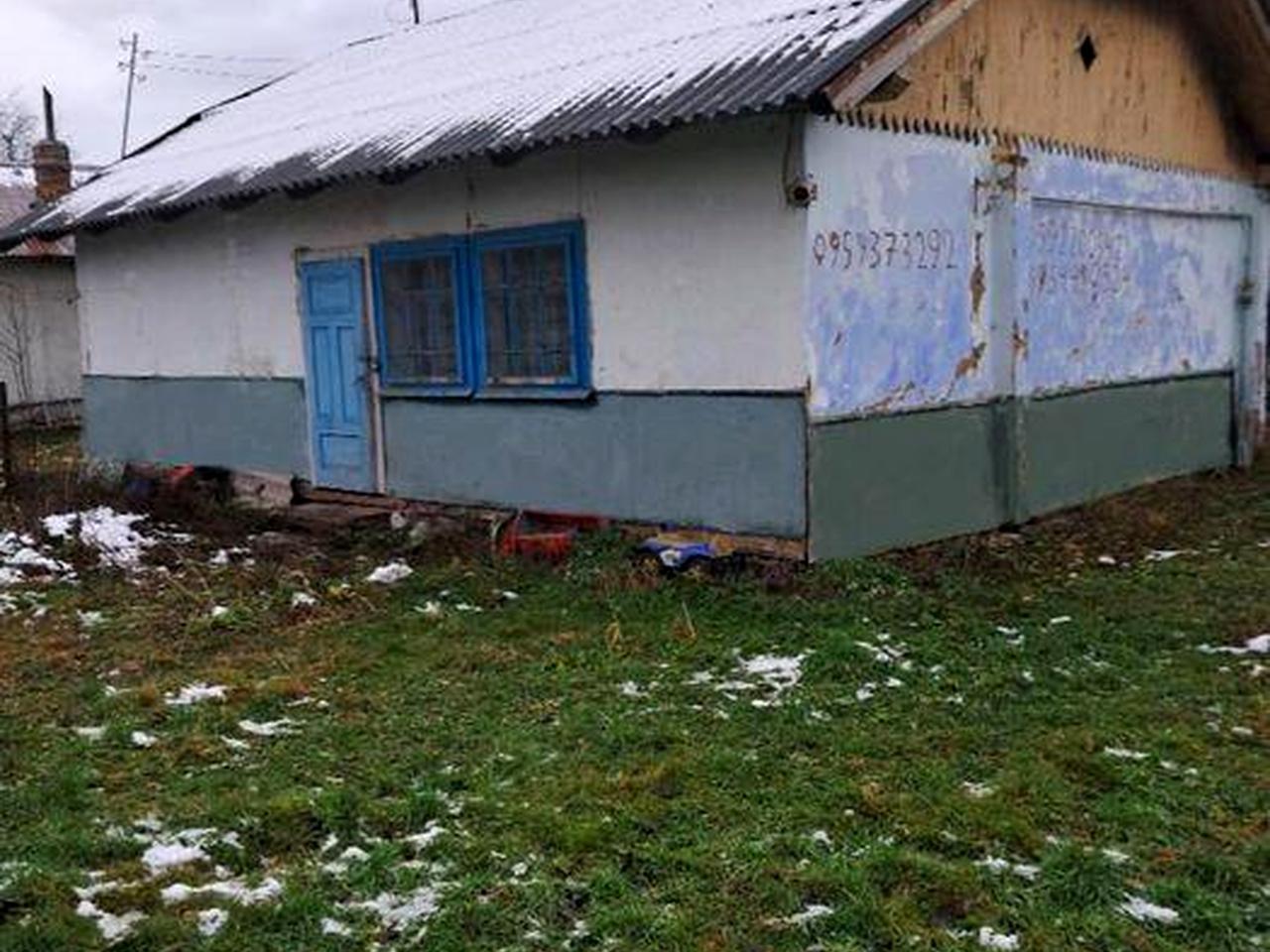 Продається стара хата в селі Тяпче під реконструкцію:газ,вода,світло