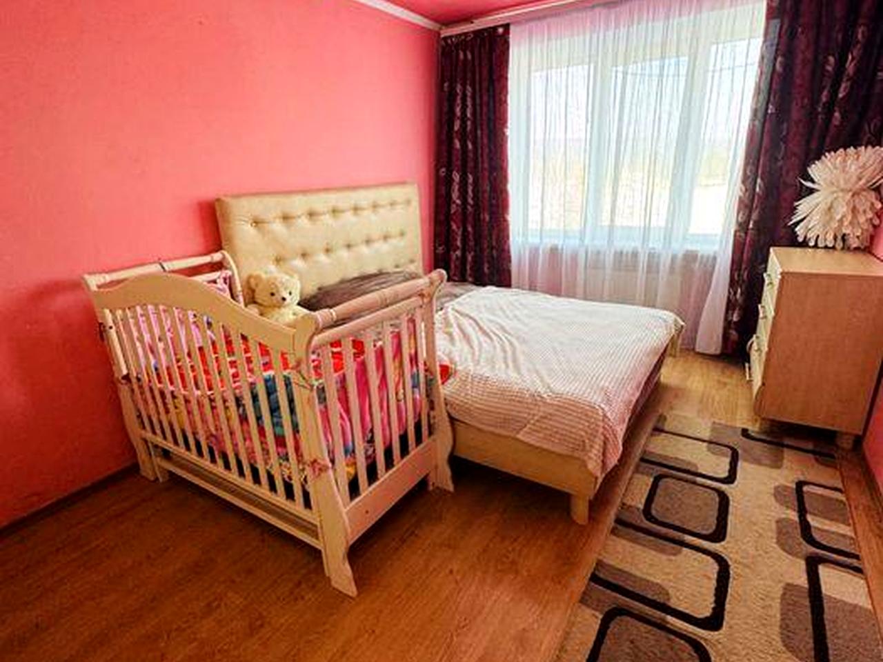 Продам трьох кімнатну з ремонтом у м.Новий Розділ.