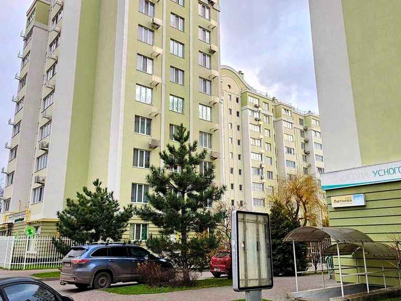 двох рівнева квартира в місті Бориспіль – ЖК “Первоцвіт” є відеоогляд ЖК Первоцвіт