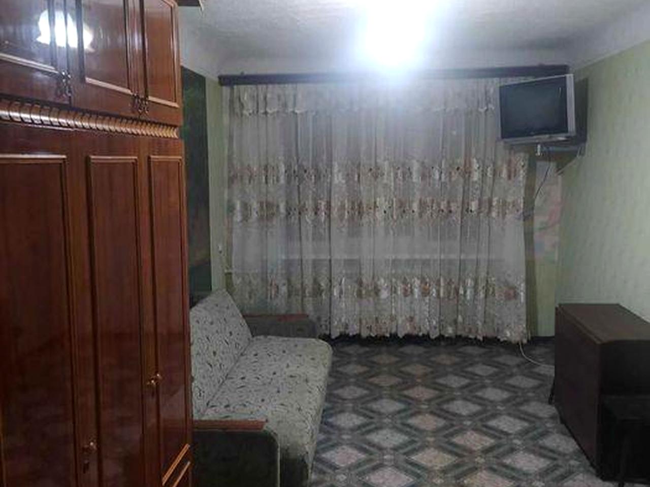 Продам 1 к. кв. гостинного типа м. Армейская 5 мин ,ул. Ощепкова.