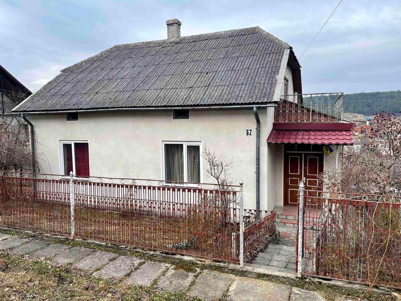Продається будинок з земельною ділянкою