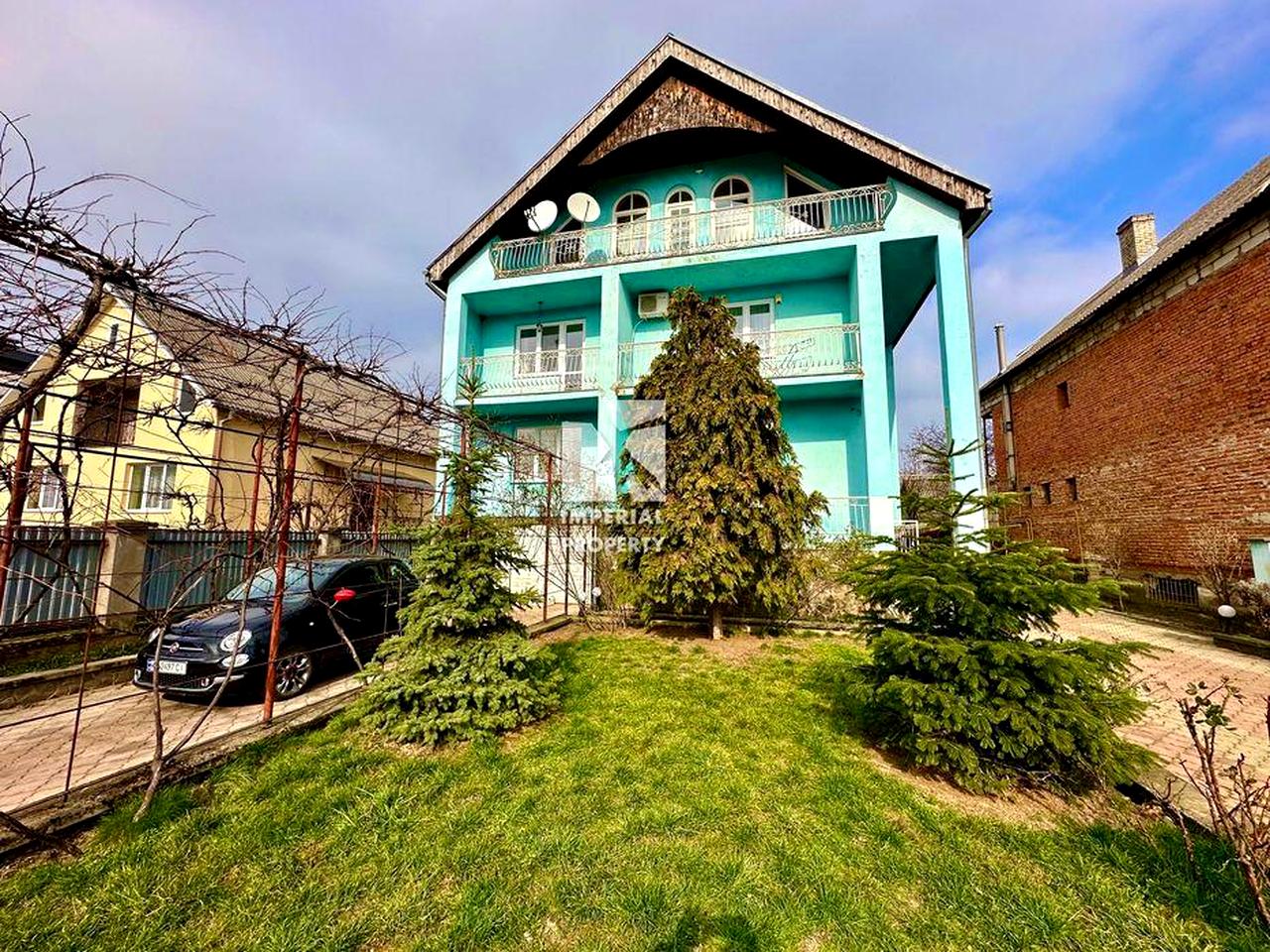 Продам великий будинок в Ужгороді! Підійде під комерційні проєкти !