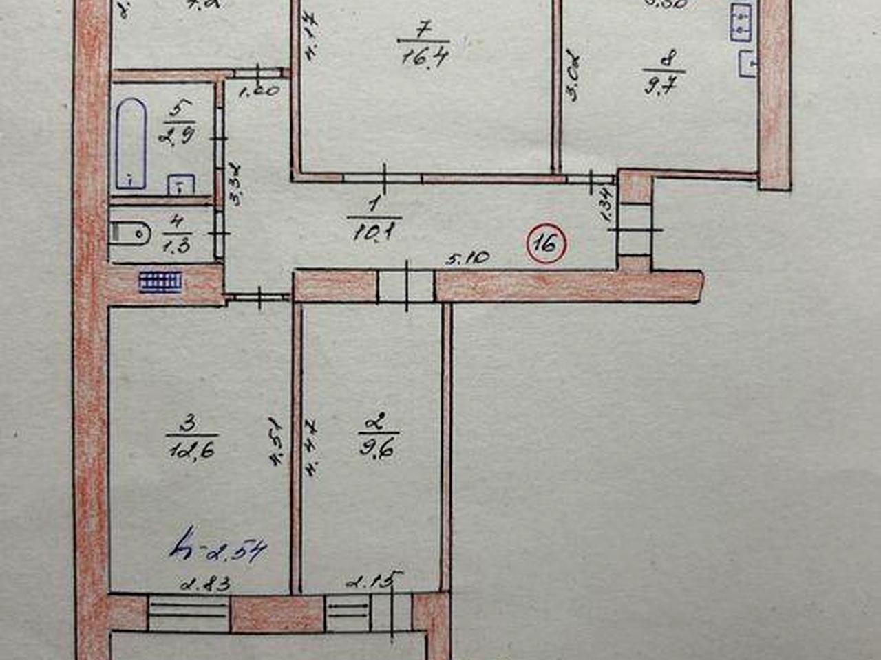 Продам 4-х кімнатну квартиру в центрі міста.