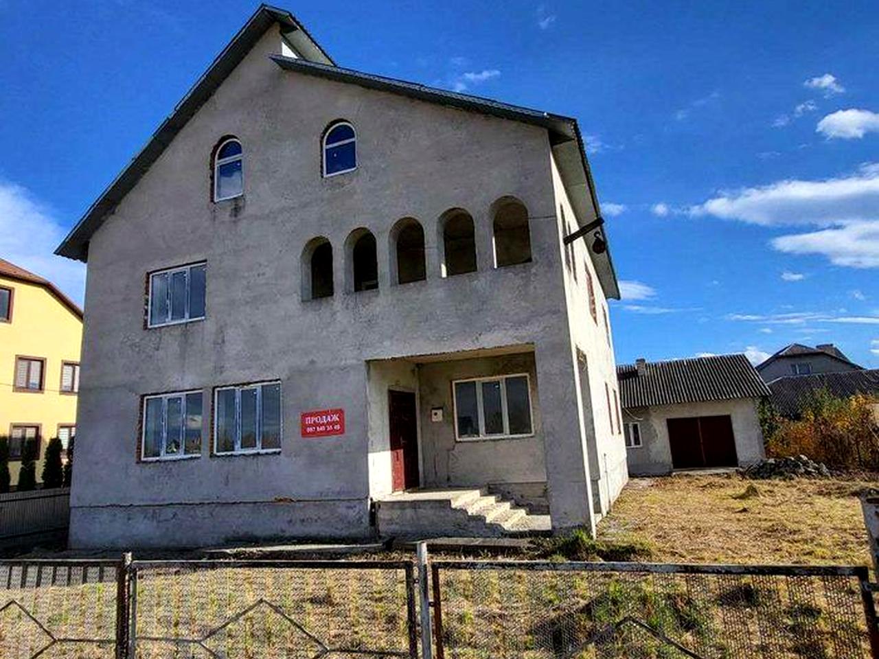 ВІД ВЛАСНИКА! Продаж 2 поверхового будинку з літньою кухнею, гаражем т
