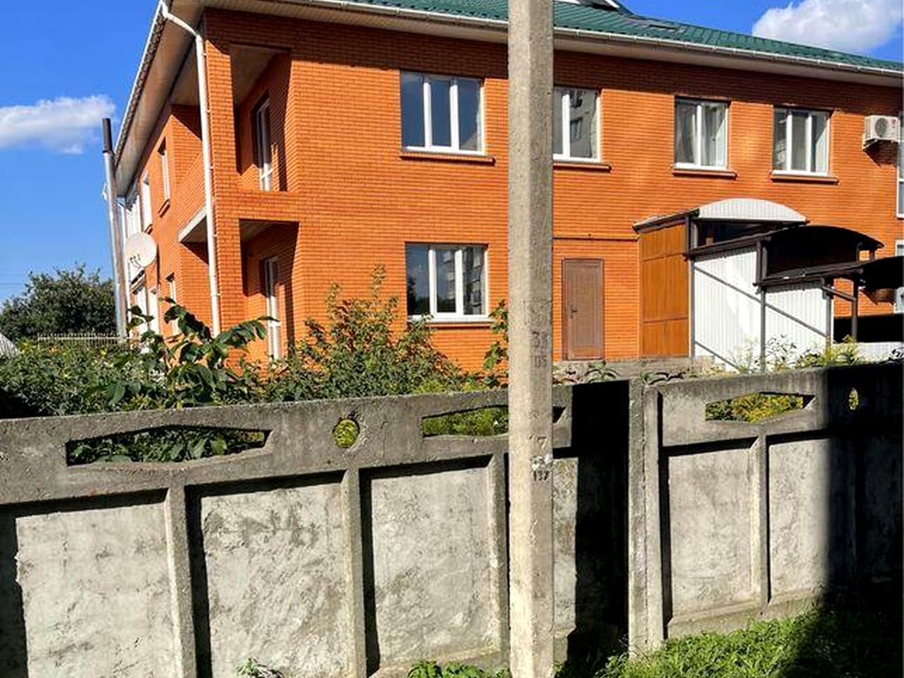 Продам таунхаус. Район 1 Мая