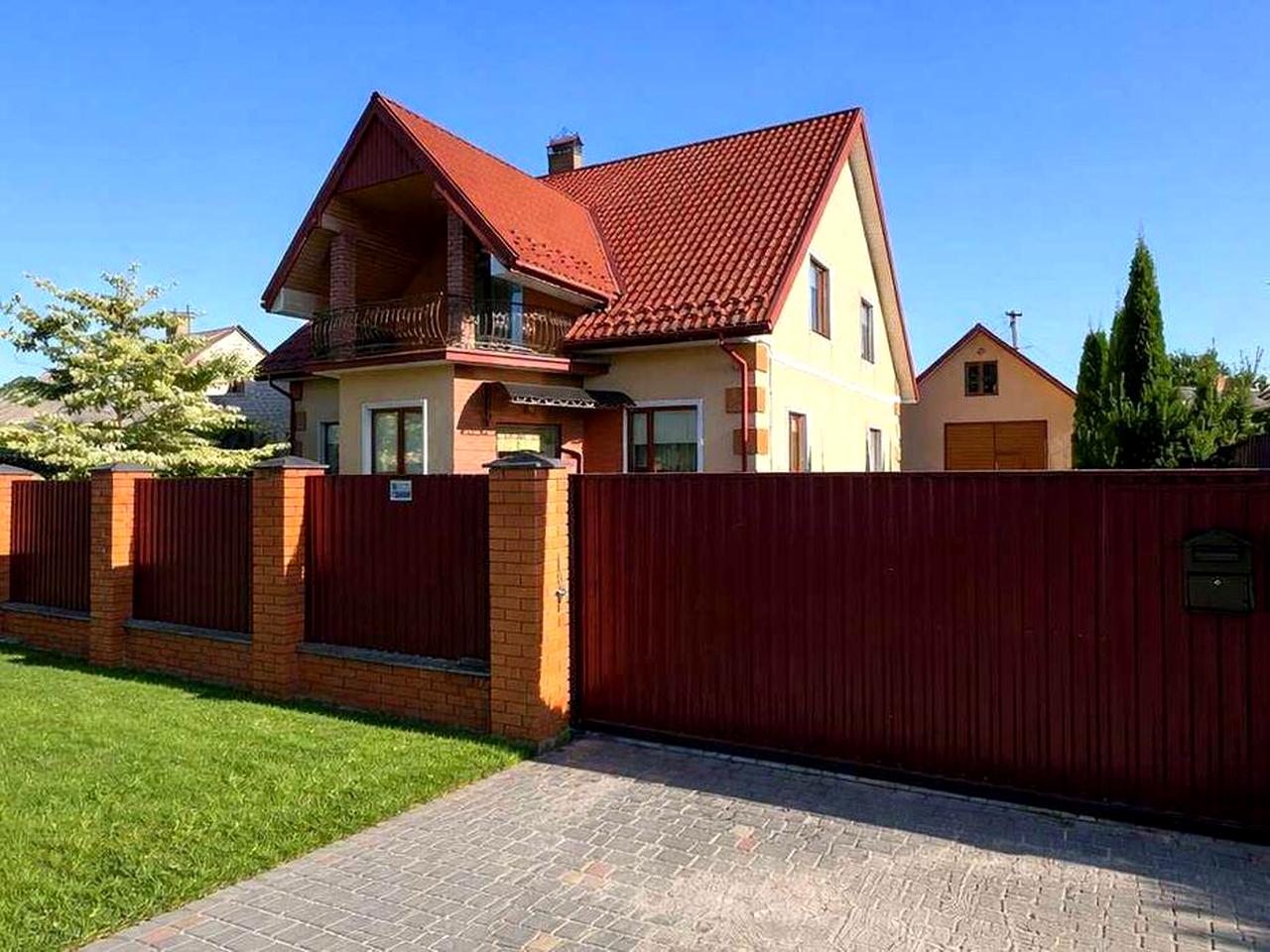 Продається двоповерховий будинок. Район хлібзаводу