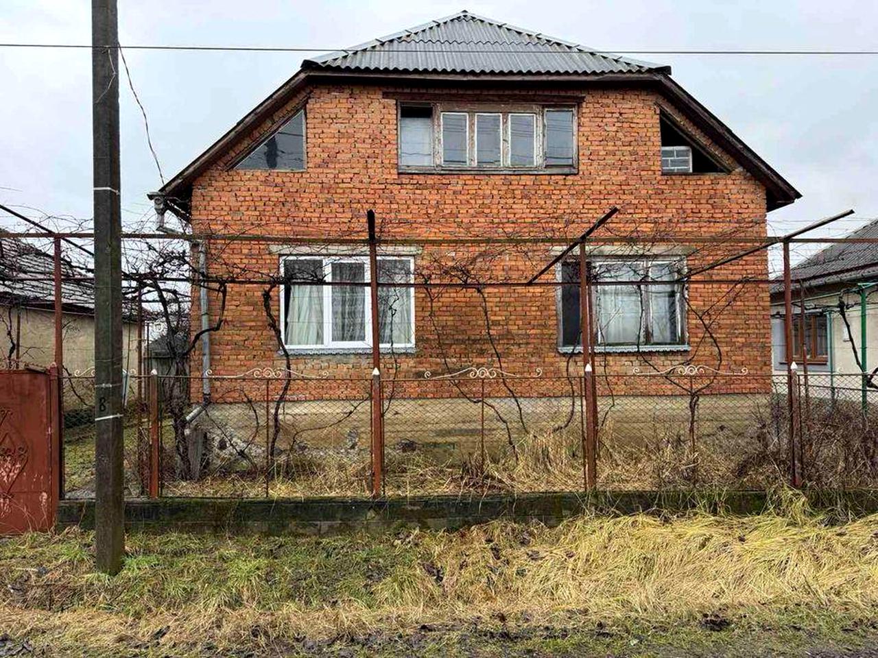 Продаж цегляного будинку