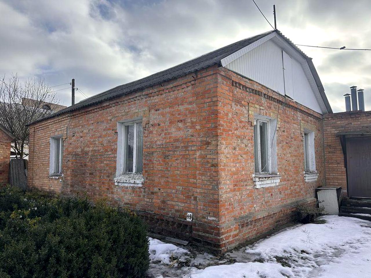 ПРОДАЄТЬСЯ затишний цегляний будинок у центрі міста Ромни!