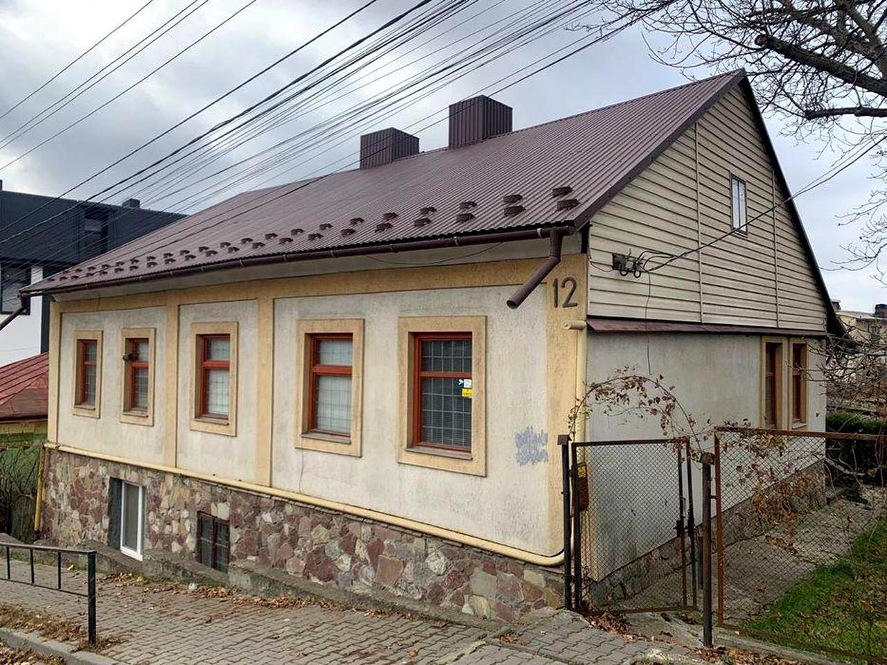 МІ Будинок в самому центрі Чернівців з приватизованою ділянкою 6 соток