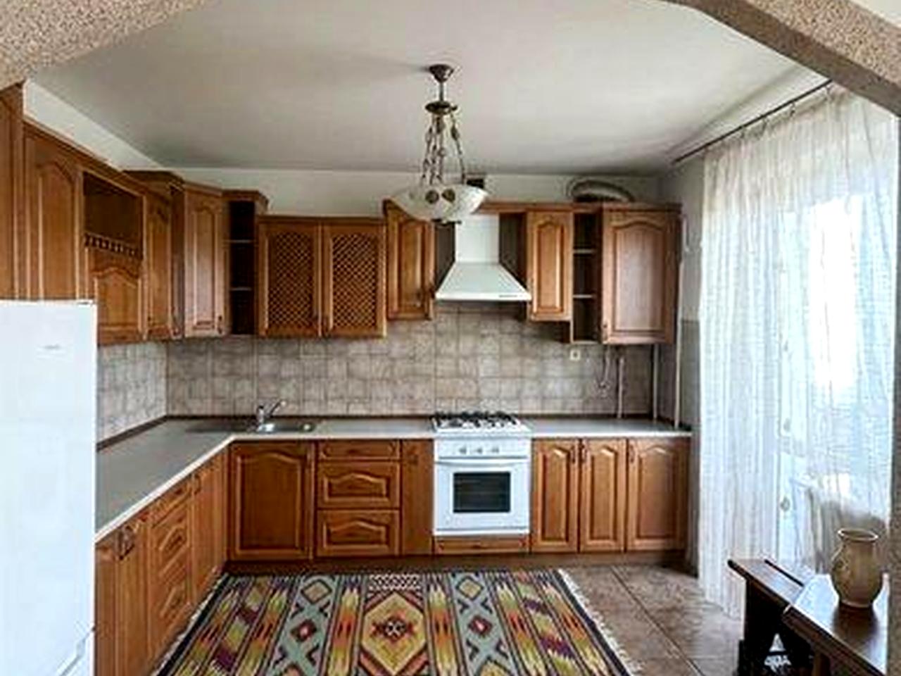 Продаж 4к квартири 133 кв. м на вул. Леоніда Перфецького 5