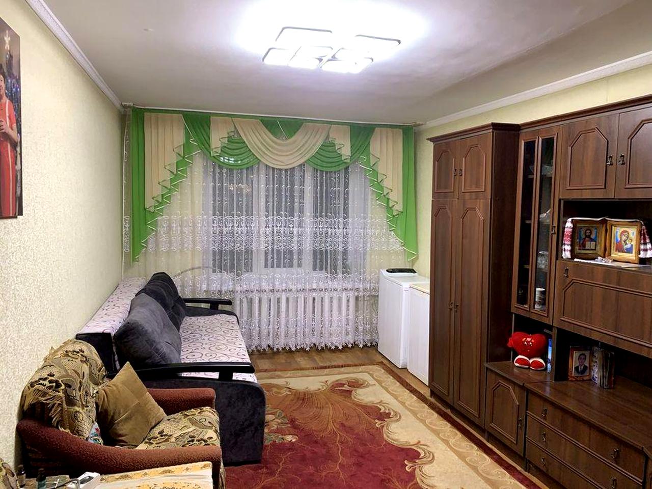 Продається 2-кімнатна квартира в гуртожитку