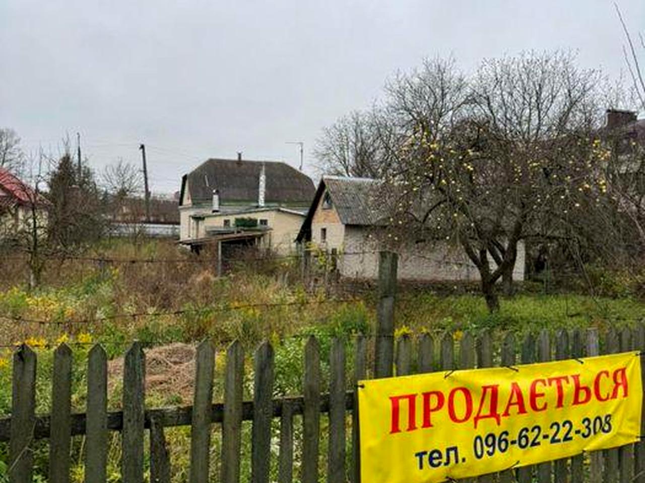 Продам будинок біля базару територія 9сотокнапроти будинку Київська 29