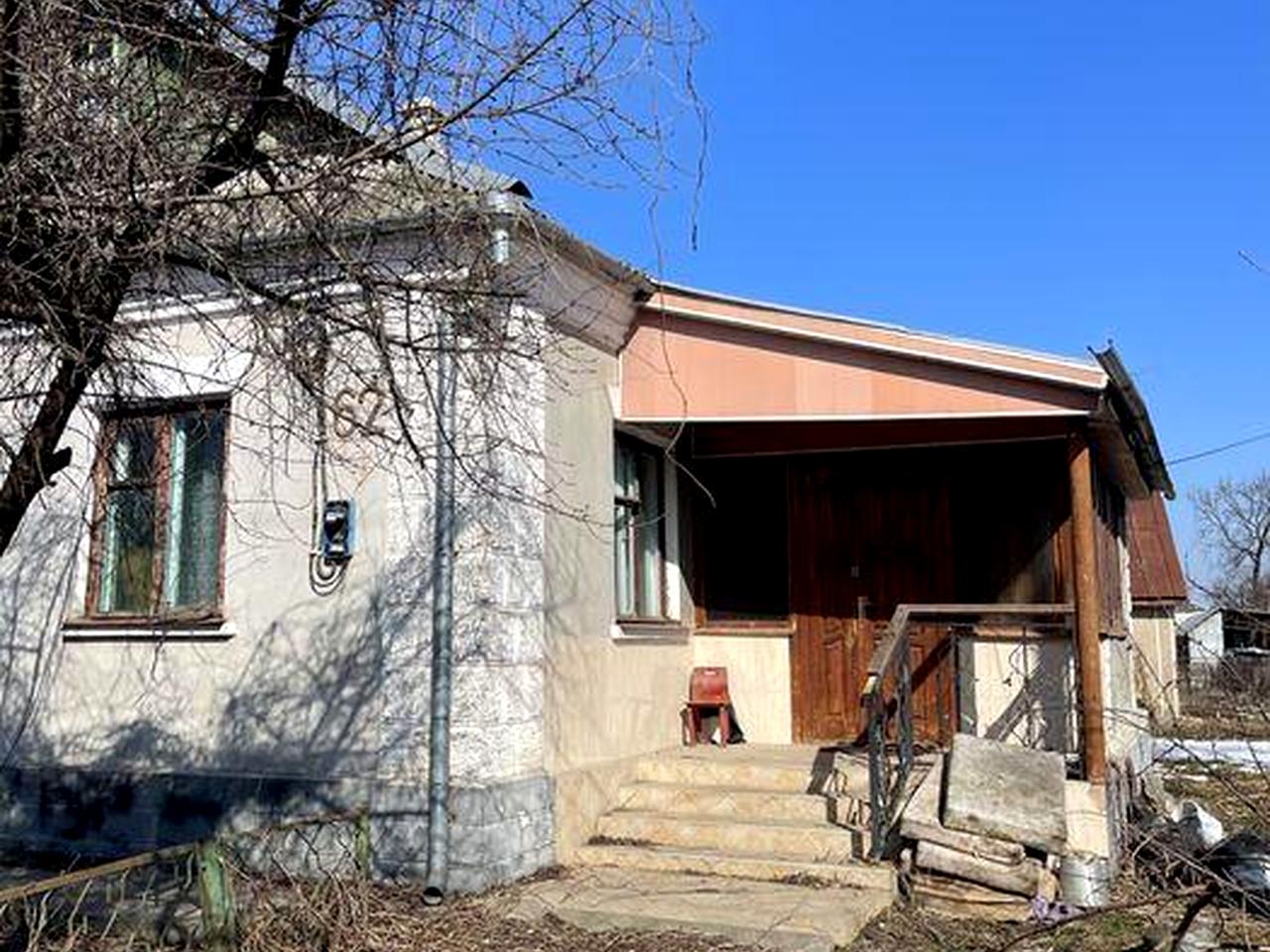 Будинок з ділянкою по вул. Захисників України 31500$