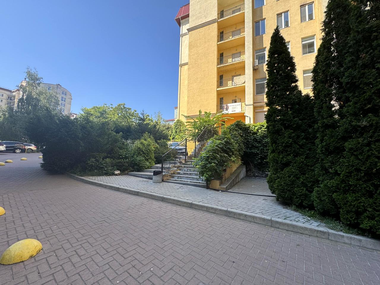 Валерія Лобановського вул., 21