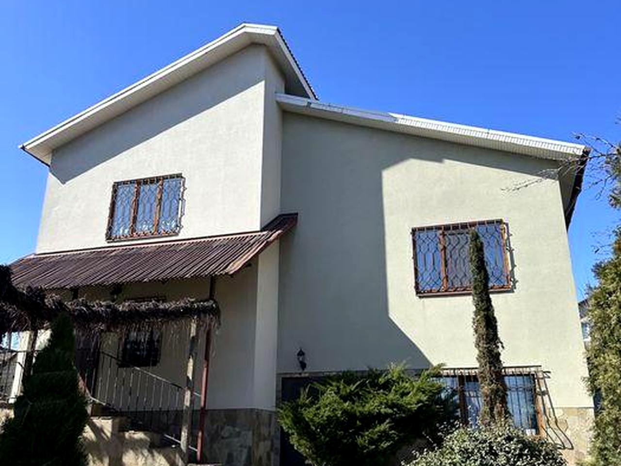 Продаж розкішного сучасного будинку в класичному стилі