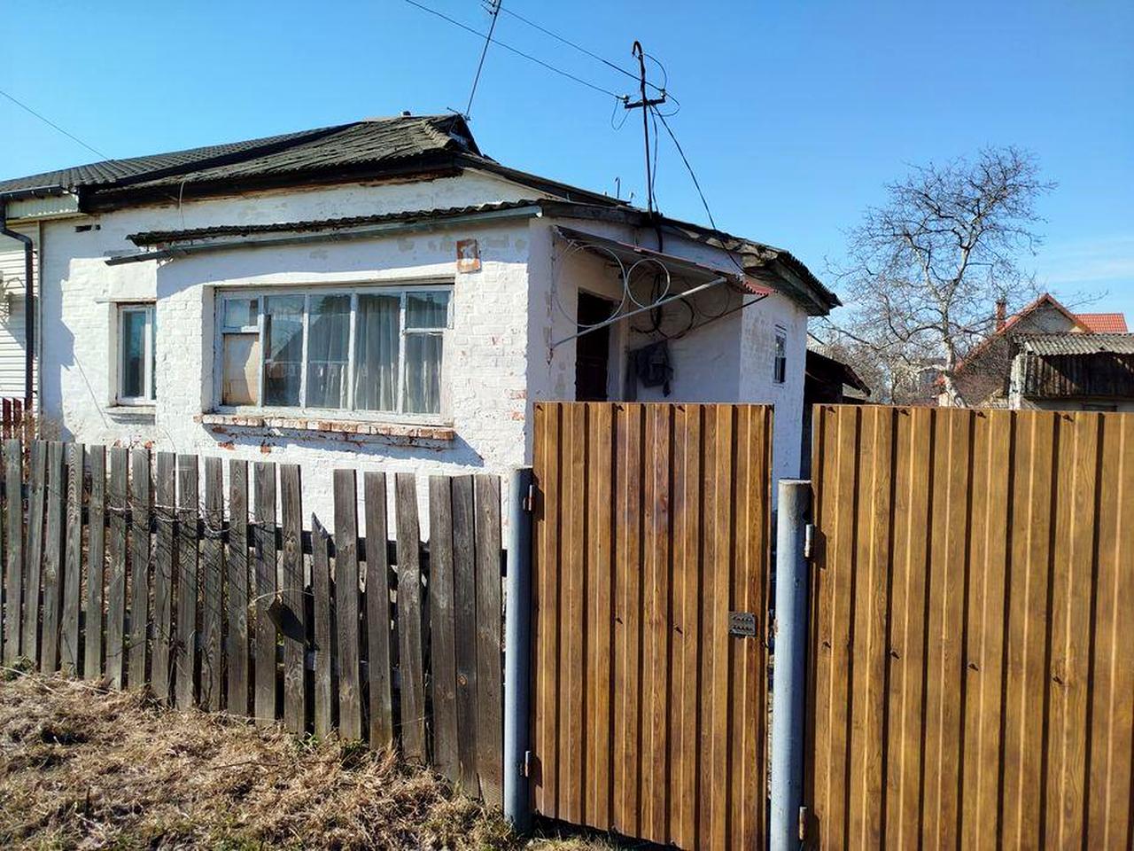 Частина будинку м. Малин, порядні сусіди, майже центр, фасадний вихід