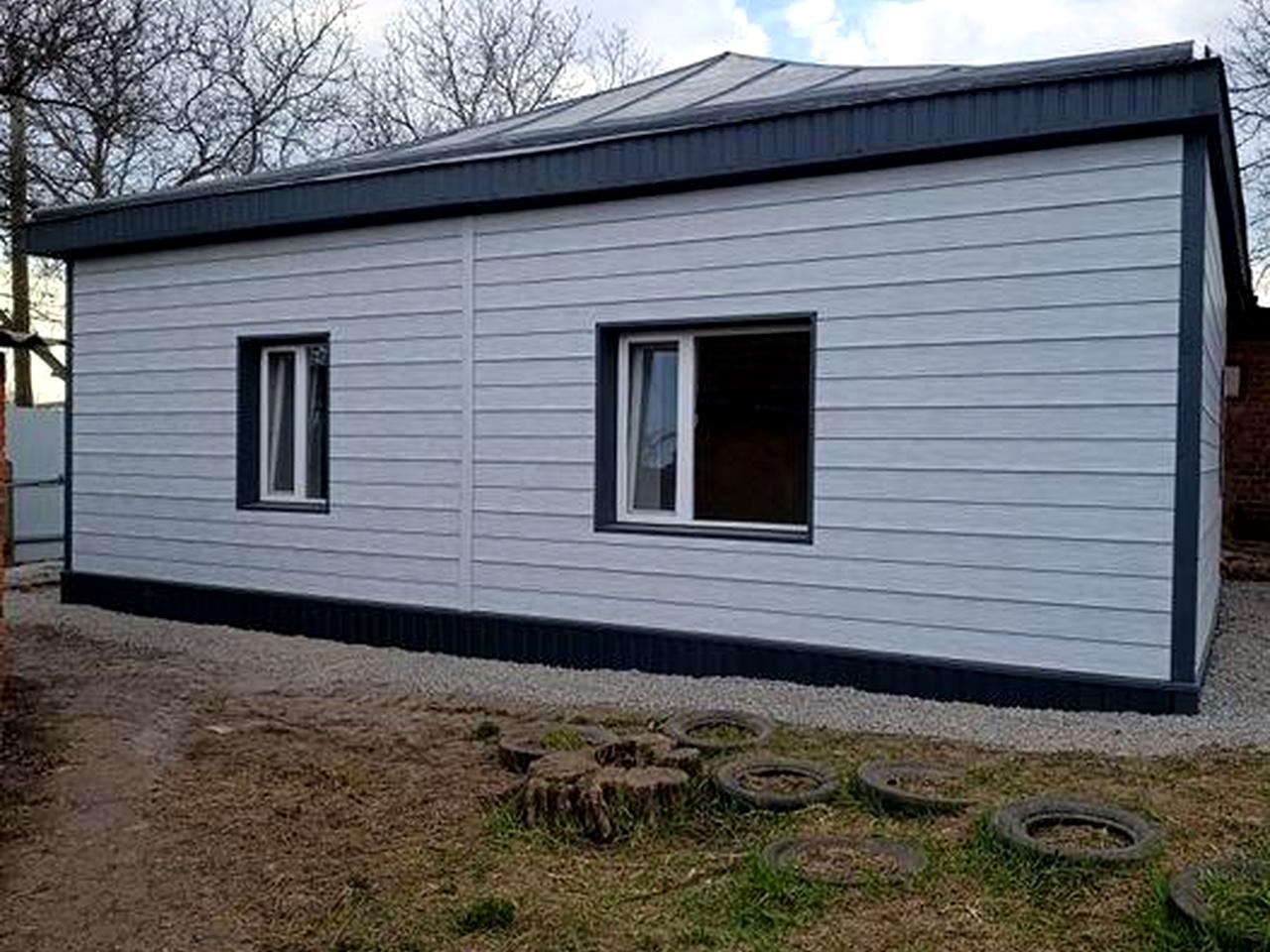 Продам будинок на два окремих входи,Район 4 школа.Загальна площа 98кв.