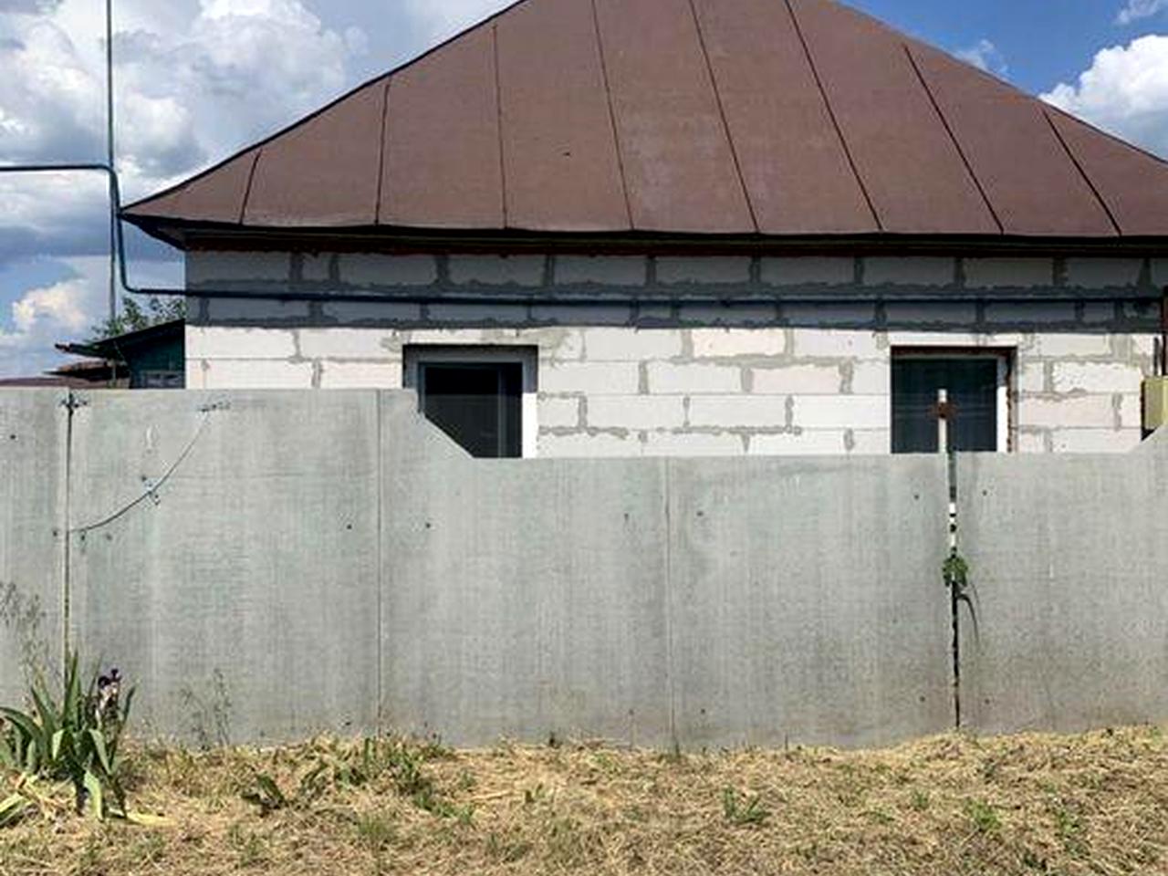 Будинок та ділянка в смт Котельва