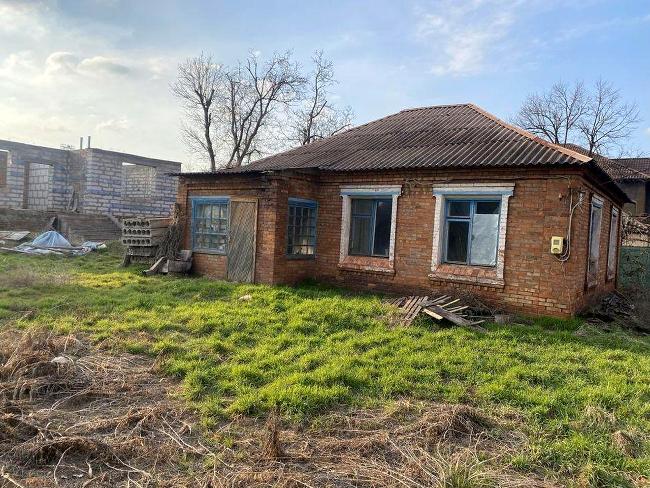 Продам будинок з земельною ділянкою 15 соток в центрі міста