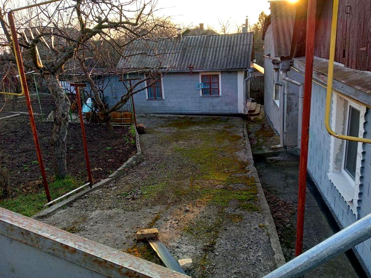 Продається пів будинку зі зручностями  в м. Жмеринка .