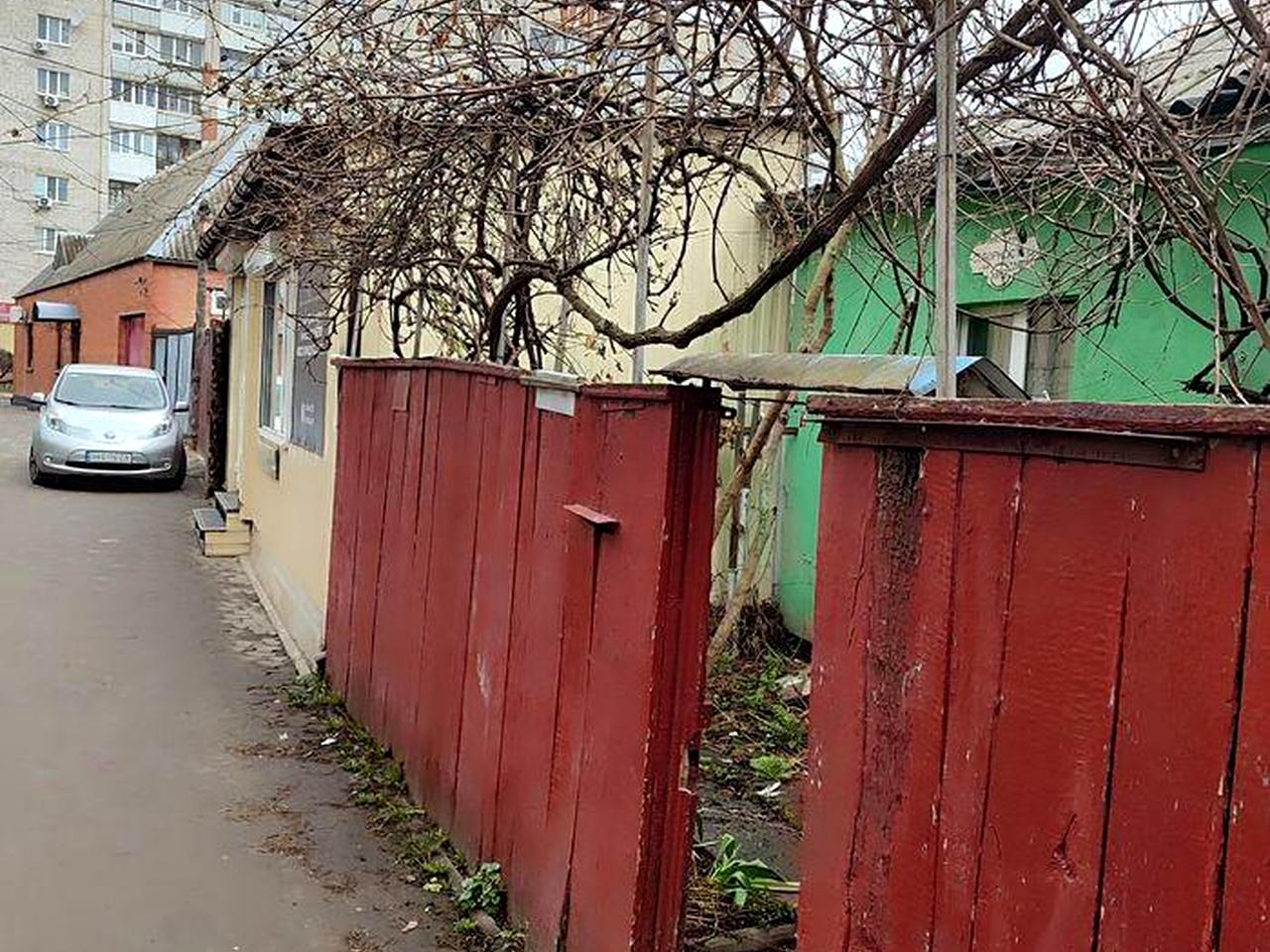 Продаж частини будинку без ремонту  по вул.Соборності, 32, кв 2.