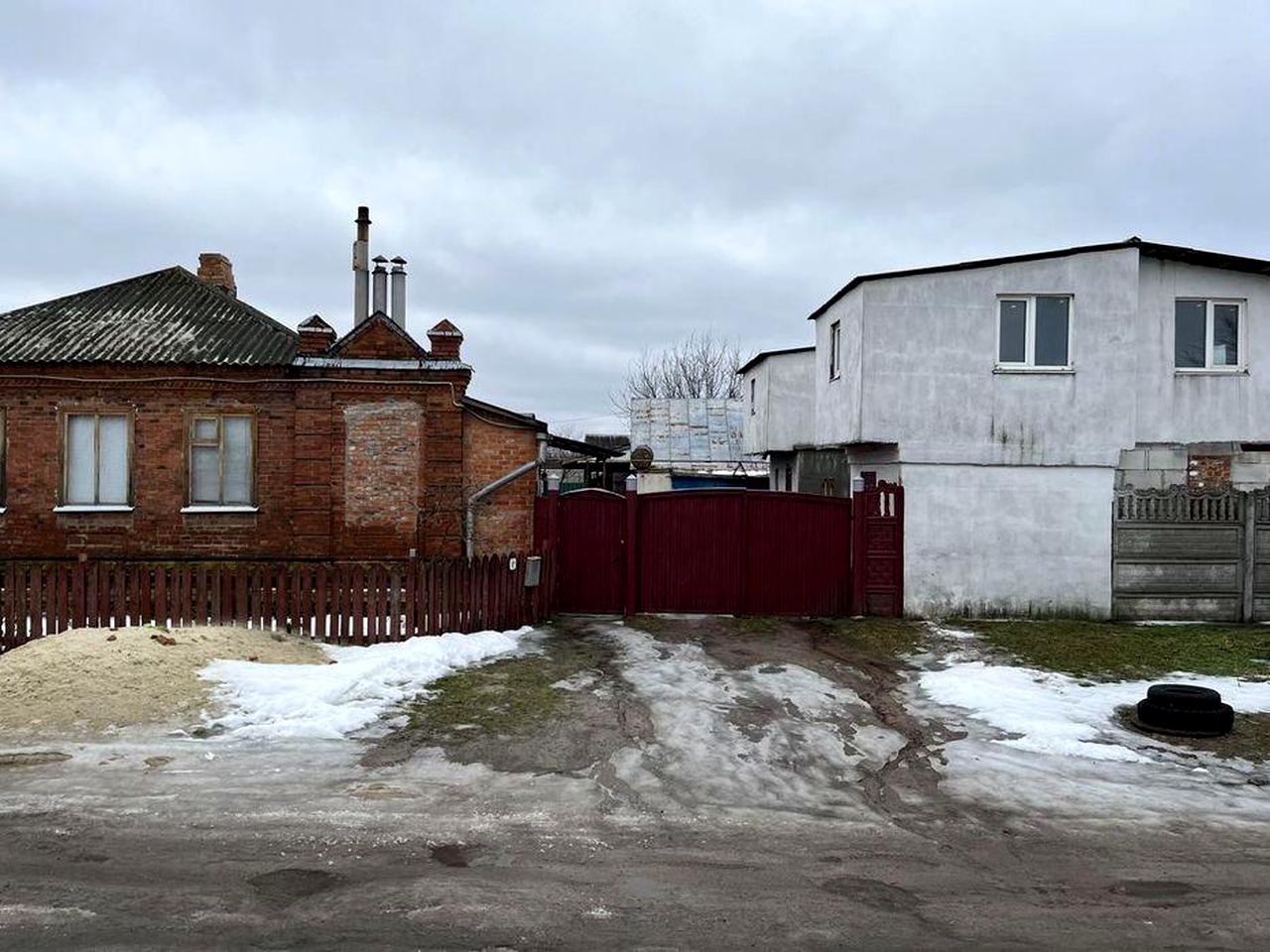 Будинок з новобудовою