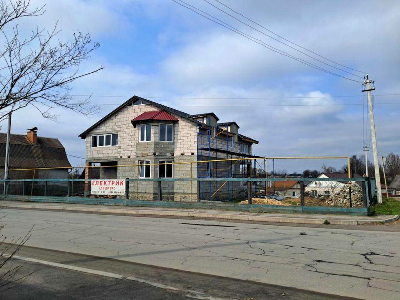 Продам недобудований 2-х поверховий будинок