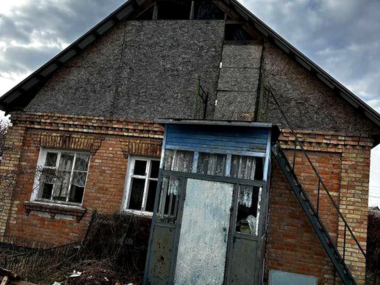 Продам пів будинку