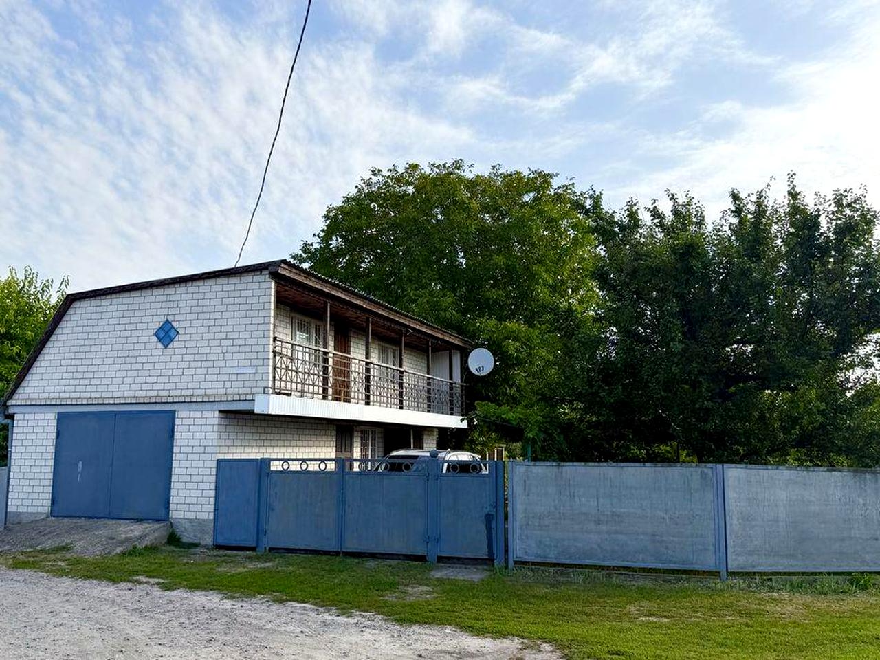 Оформлений Будинок смт. Баришівка 70км до м.Києва 12 соток