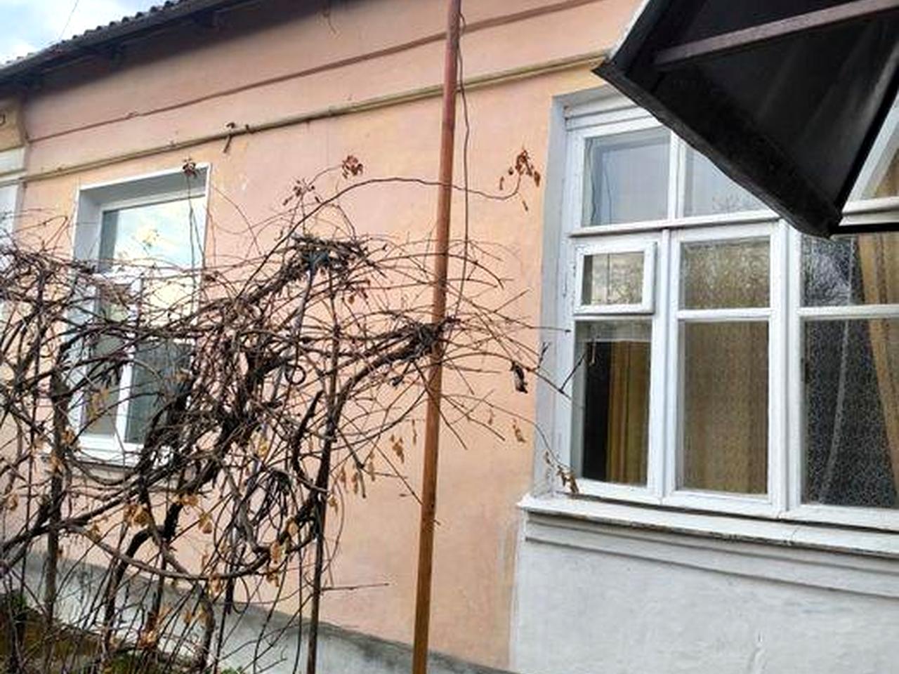 Продам ч/б із зручностями і гаражом