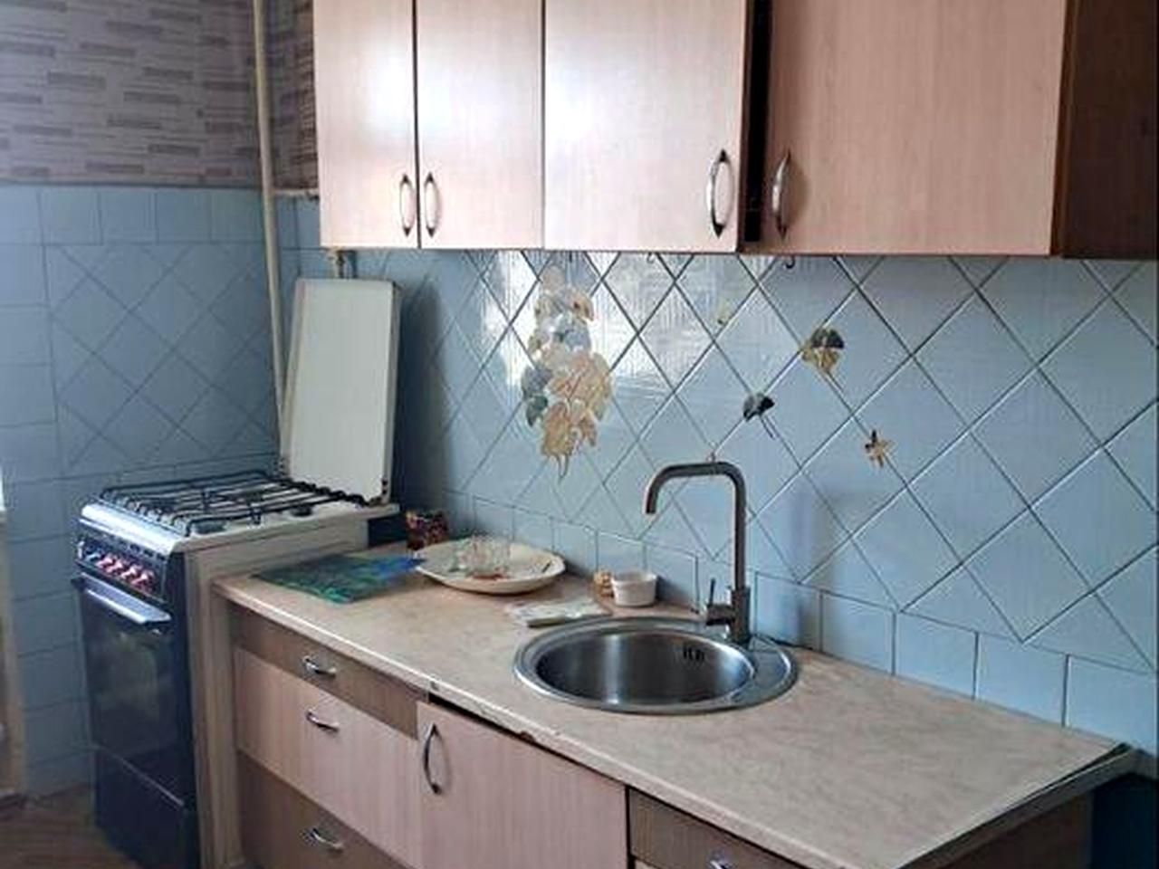 ПРОДАМ ТРИКІМНАТНУ квартиру під капітальний ремонт. Вул. Мацієвського,