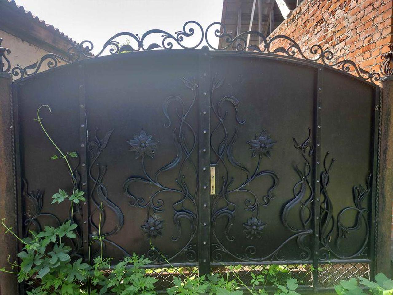 Продам будинок в центрі міста