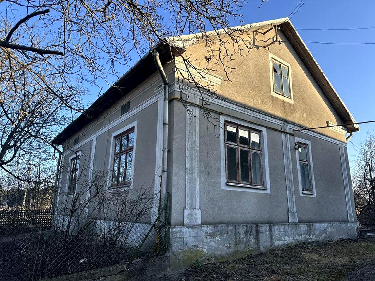 Продам будинок з гаражем і господарськими спорудами в м. Броди, вул. Героїв Галичини