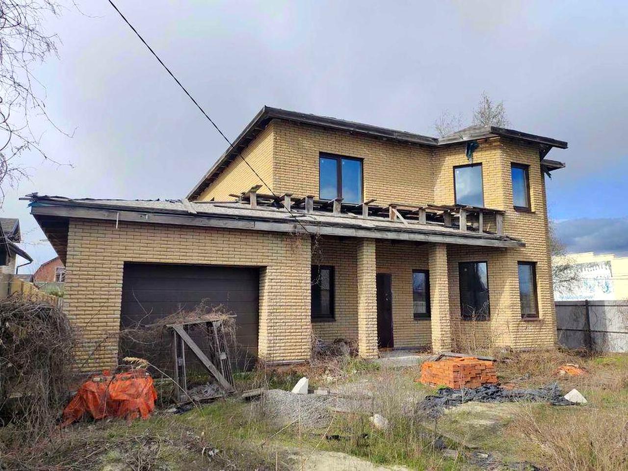 Продам недостроенный дом Песочин Рыжов 236 м2 (ул. Слободская, возле Лицея и Дома Культуры)
