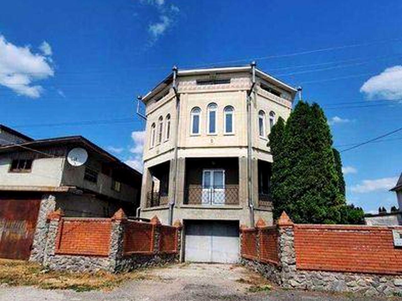 Продам 3 поверховий будинок в м.Балаклія(лагері)тільки продаж
